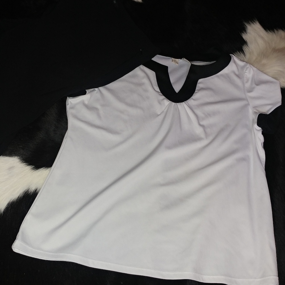 EUC· White / black color block short sleeve top